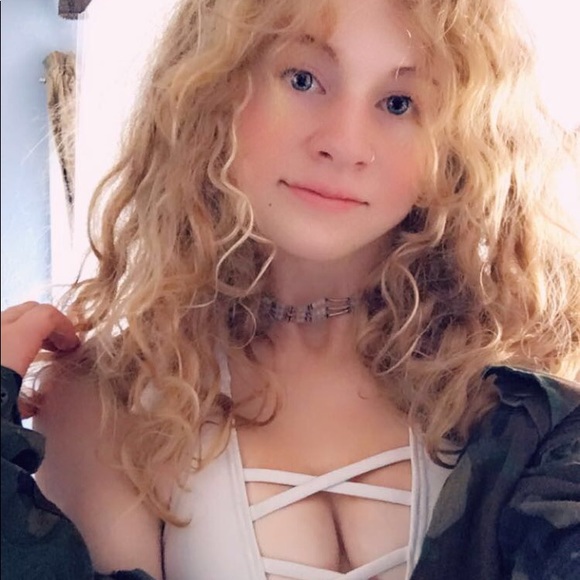 Meet your Posher, Hannah - Picture 6 of 7